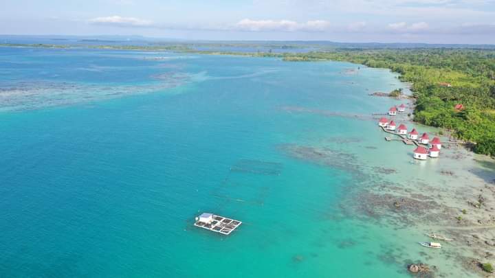 Pemandangan Pantai Tureloto Nias Utara